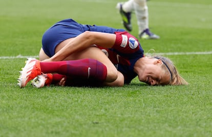 Irene Paredes, en San Mamés tras recibir una entrada de Dumornay este sábado durante la final de la Champions.