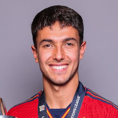 ROTTERDAM, NETHERLANDS - JUNE 18: Martin Zubimendi of Spain poses for a photograph with the UEFA Nations League Trophy during the UEFA Nations League 2022/23 at De Kuip on June 18, 2023 in Rotterdam, Netherlands. (Photo by Dean Mouhtaropoulos - UEFA/UEFA via Getty Images)