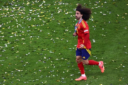 Marc Cucurella celebra la Eurocopa. 