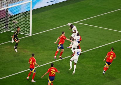 Randal Kolo Muani, en la jugada que ha abierto el marcador para la selección gala. 