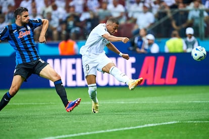 Kylian Mbappé marca el segundo gol del Real Madrid ante el Atalanta, en la final de la Supercopa de Europa, en Varsovia.