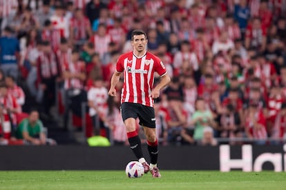 El jugador del Athletic Club Dani Vivian en el partido contra Osasuna en San Mamés el 11 de mayo. 