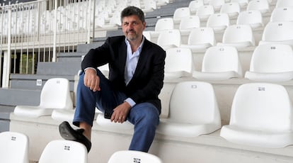 Marcelo Figoli en las gradas del estadio del Burgos El Plantío.