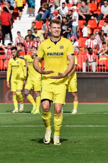 Sorloth celebra el gol que marcó al Almeria el 21 abril de 2024 apenas unas horas después de ser padre.